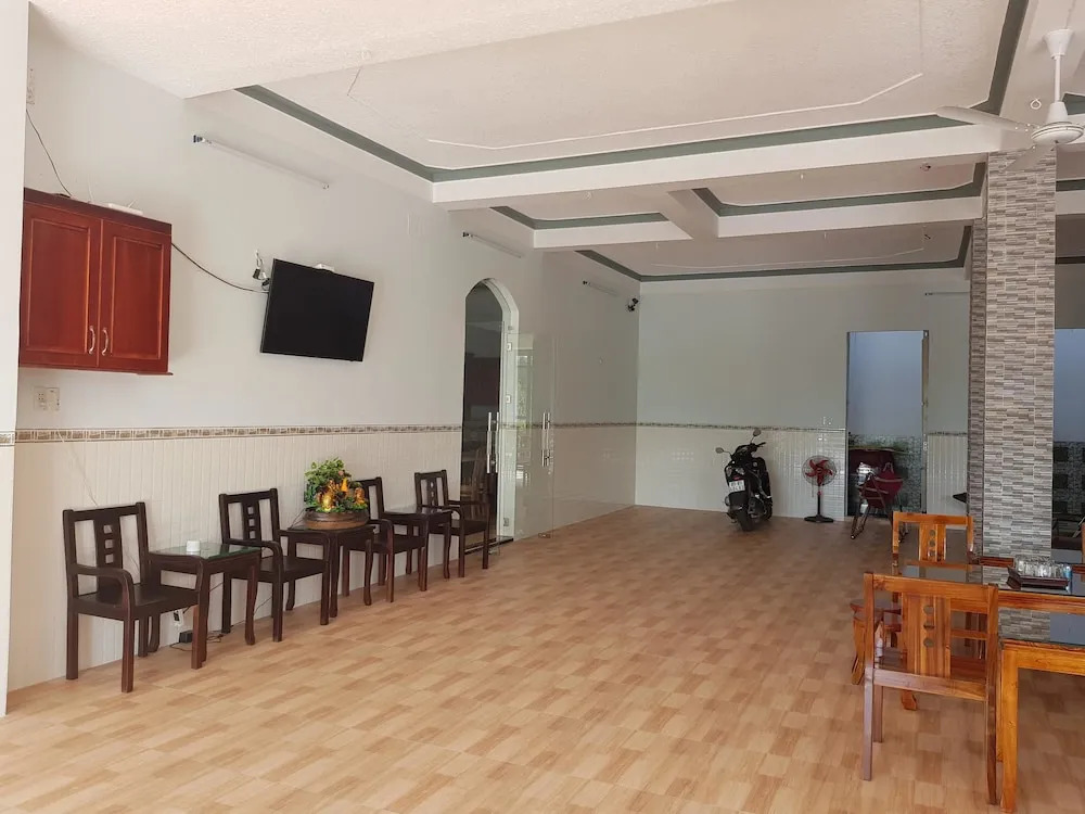 Khách sạn Ánh Đông