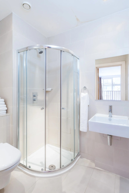 Avni Kensington Hotel