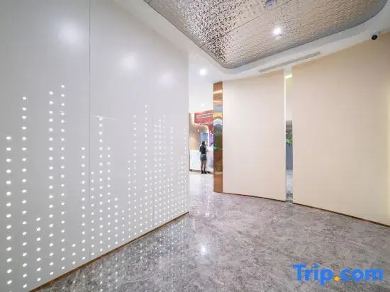 Yi Light Luxury Hotel (Jinan Yanshan University of Finance and Economics)