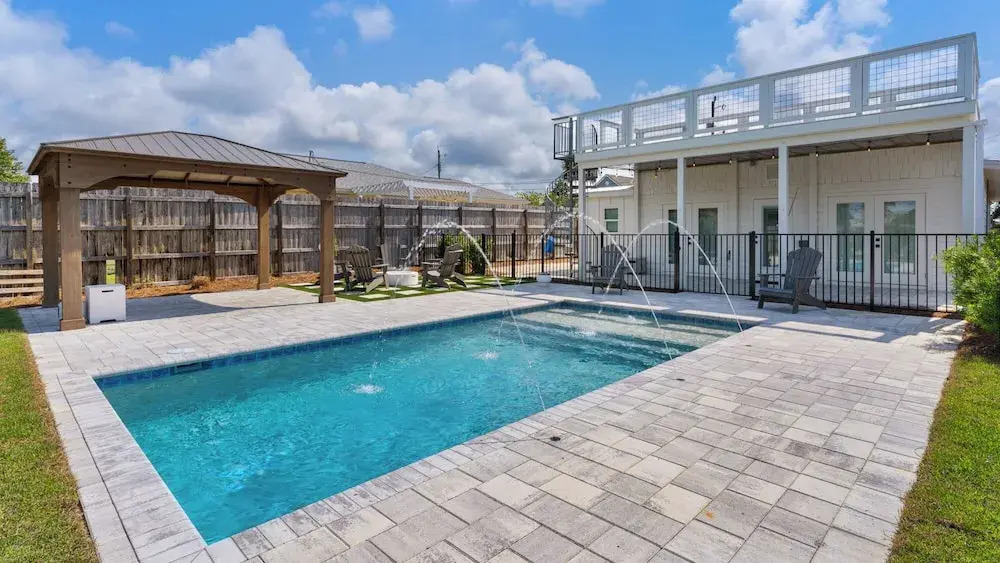 4 Minutes to the Beach! Cute & Coastal With Room for 9