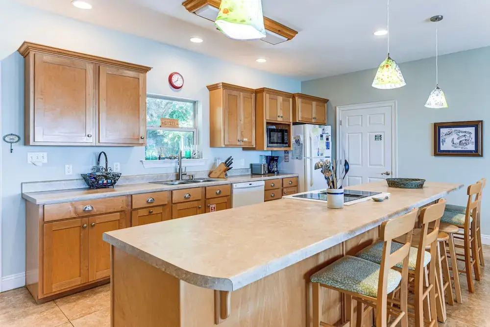 Gulf Shores Gem w/ Beachfront Patio & Sunset Pier!