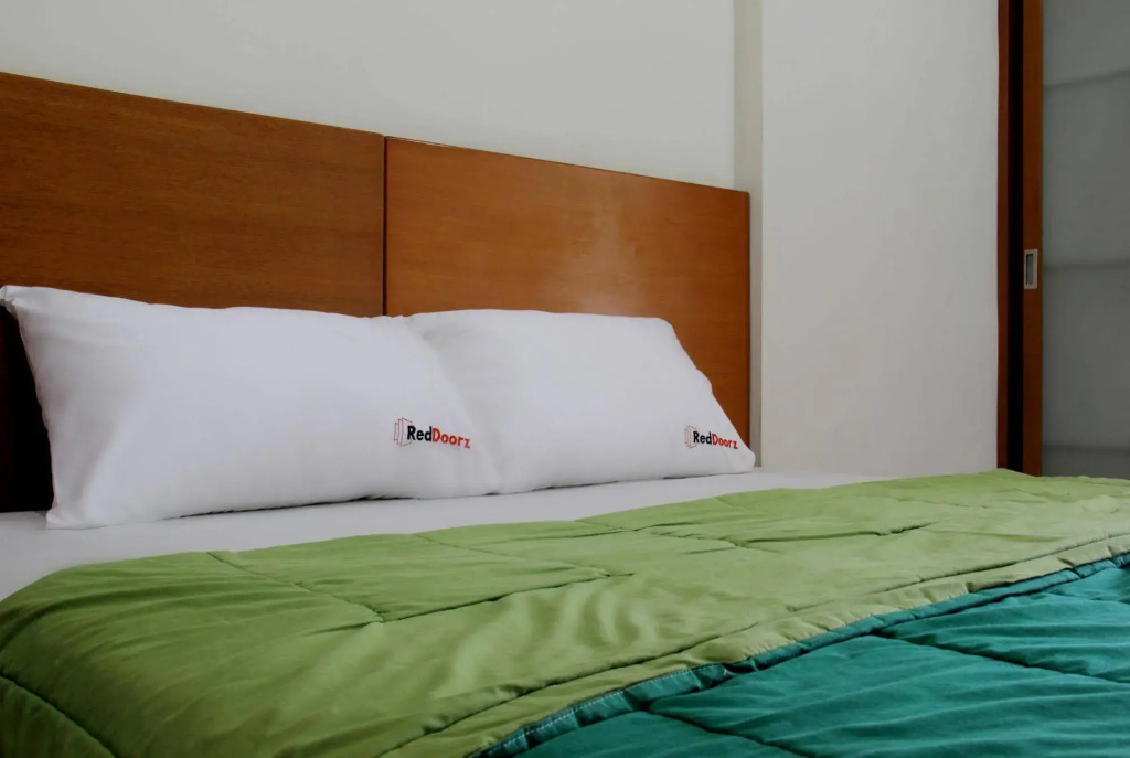 RedDoorz near Paris Van Java