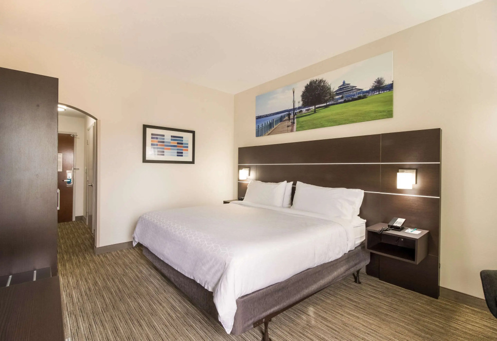 Clarion Pointe New Bern