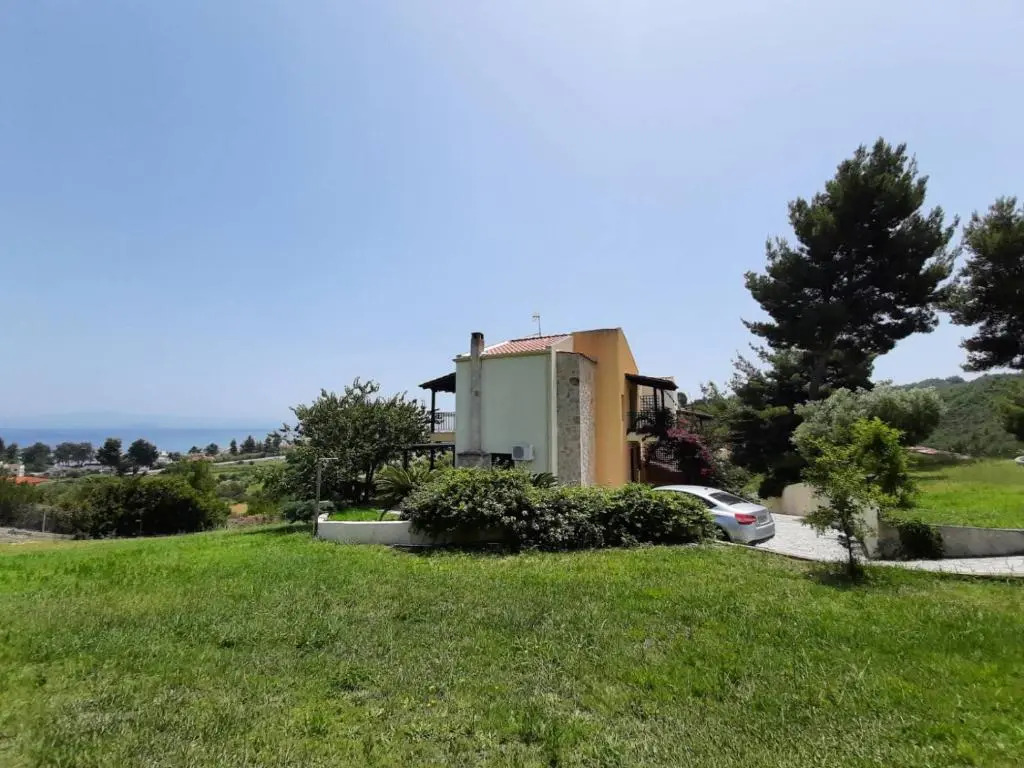 Spacious Holiday House with Shared Pool