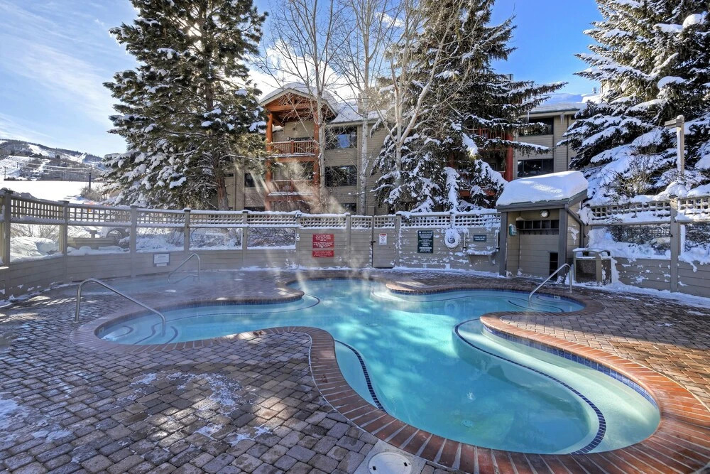 Snow Flower 122 2 Bedroom Condo by RedAwning