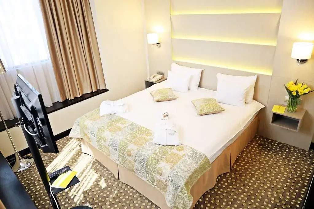 Golden Tulip Victoria Bucarest