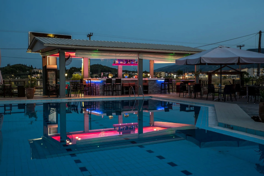 Aphrodite Studios & Suites - 140m from the beach, by ZanteWize