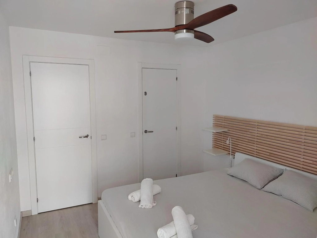 Luxury Apartment Accommodation, next to beach & train station Calella