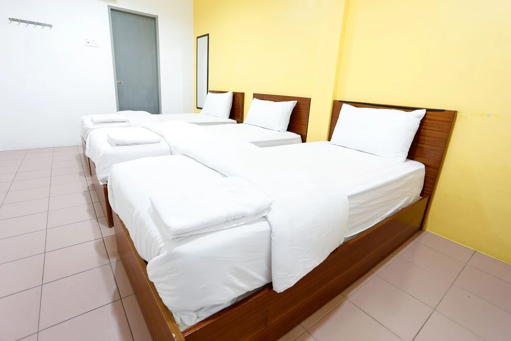 OYO 772 Lux Hotel