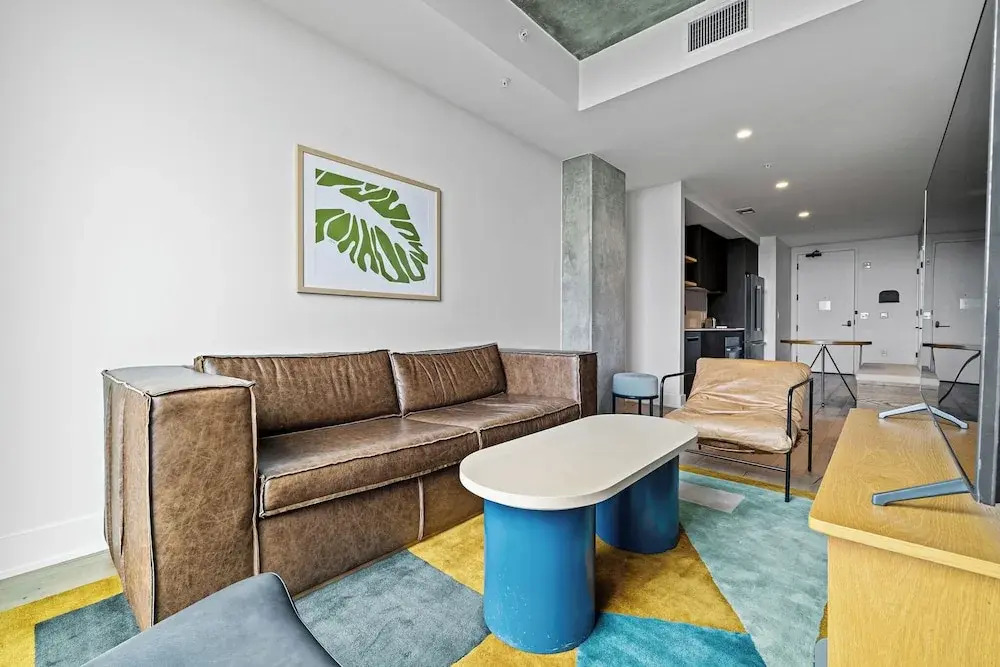 Rainey St 1BR | Heated Pool | Gym | Bar | DT ATX