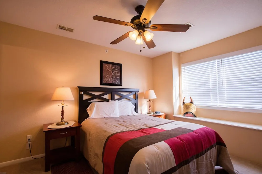 Overlook Grove - 2 Br Condo