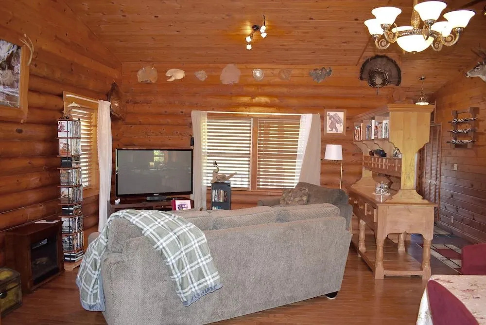 Duck Inn Log House