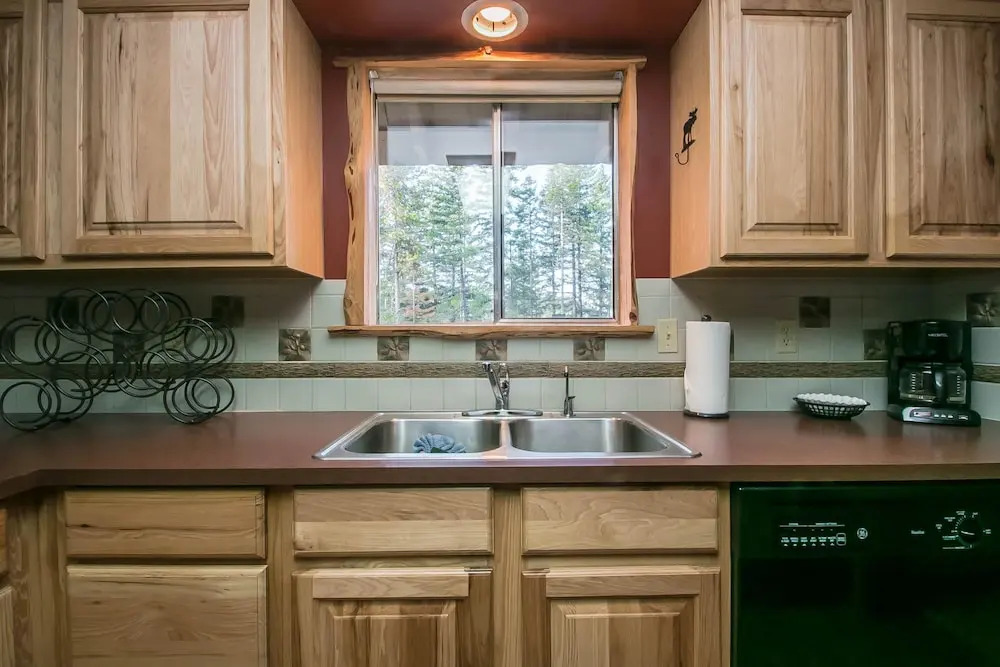 Ole' Berg's Den in Lake Wenatchee