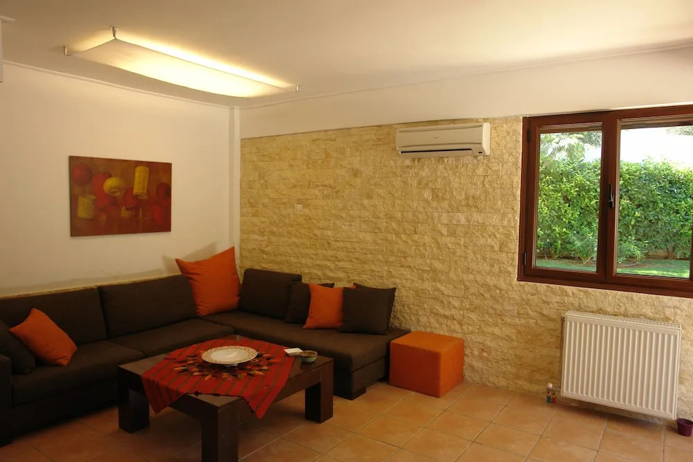 Villa TakeOff Saronida