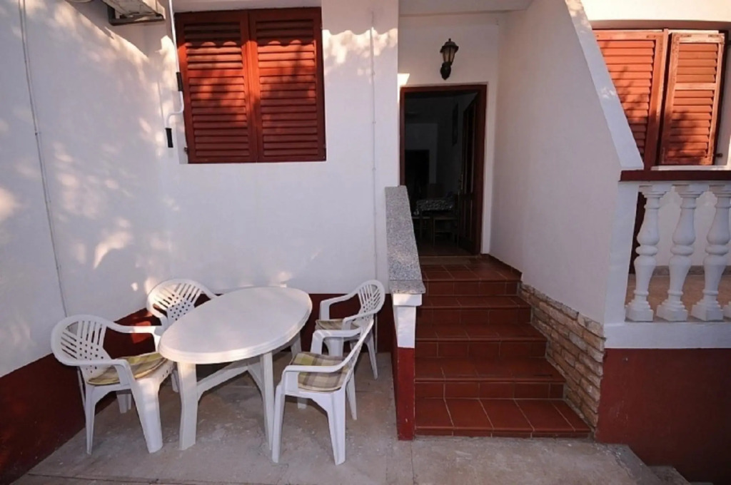 Pere - Parking and Barbecue - A3