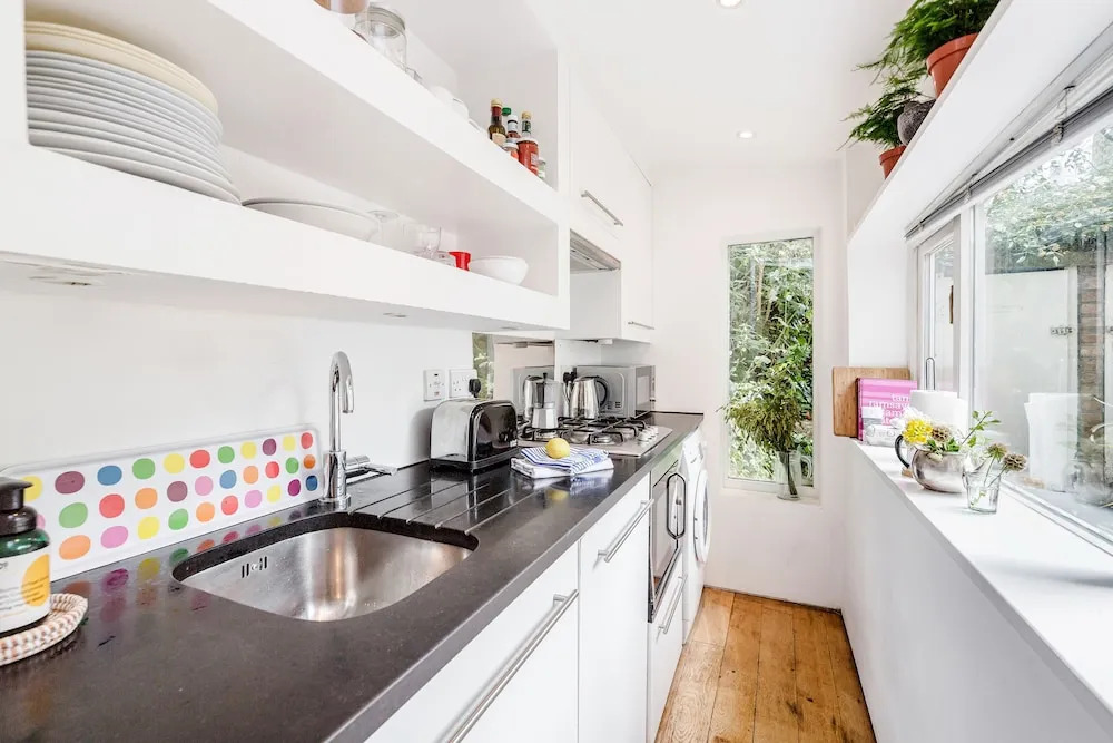 Modern Holland Park apartment