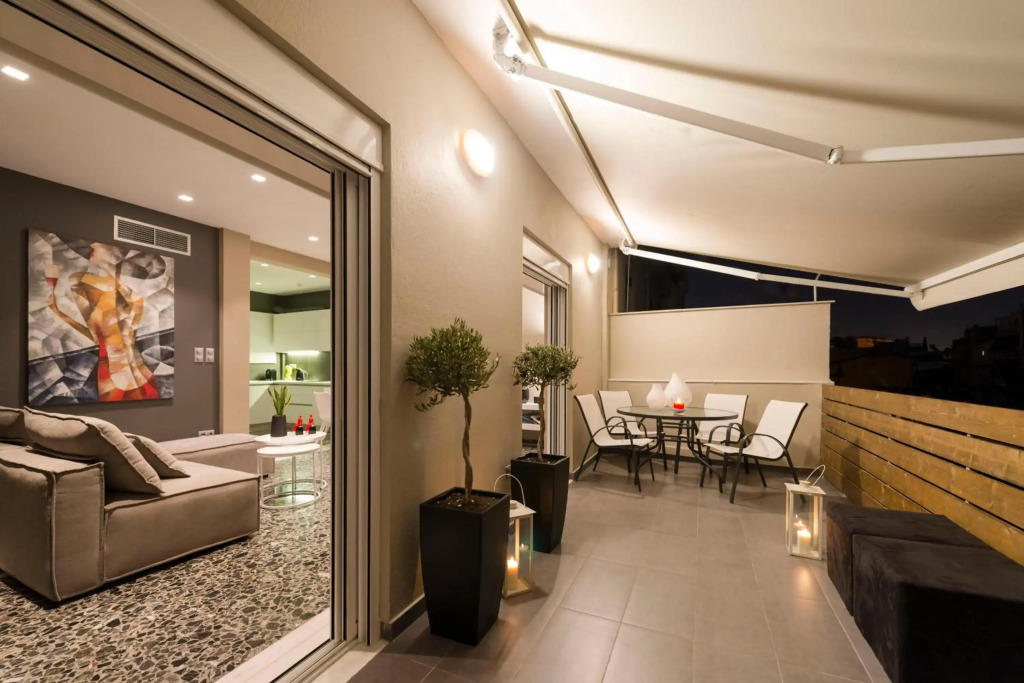 Ma Maison Nο 1, Penthouse, Acropolis and Lycabettus view, 15' to Acropolis by metro, 1' from Metro Station