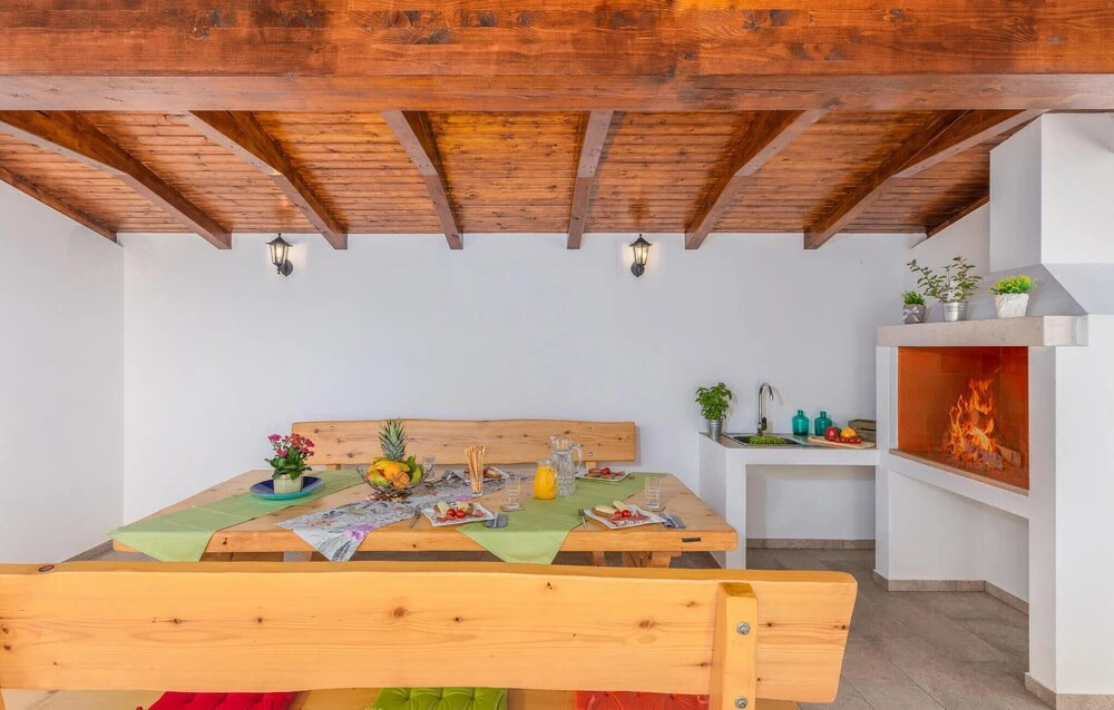 Stunning Home In Musalez