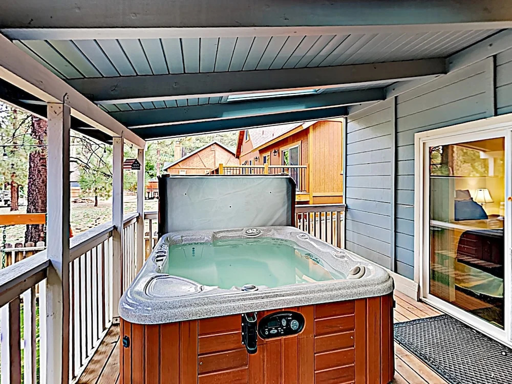 Walk To Slopes! Mountain W/ Private Hot Tub 3 Bedroom Home