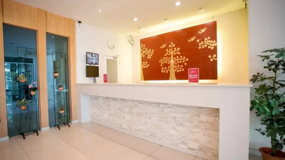 ZEN Rooms Royal Bee