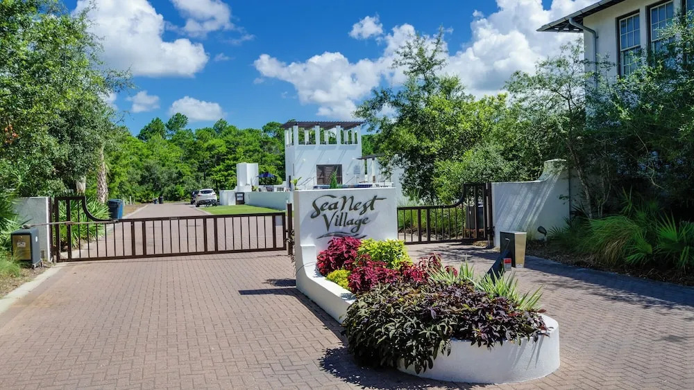 Sleep up to 20 - 2 Homes Side by Side - Gated Community w/ Community Pool!