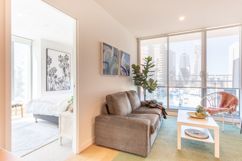 Stylish city views CBD 2 bed 2 bath