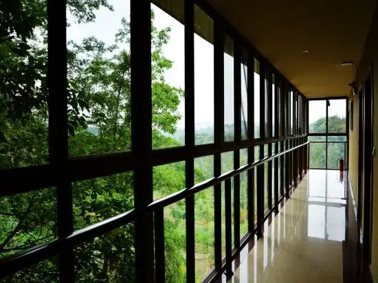 Nongyue Emei Shanju Hostel