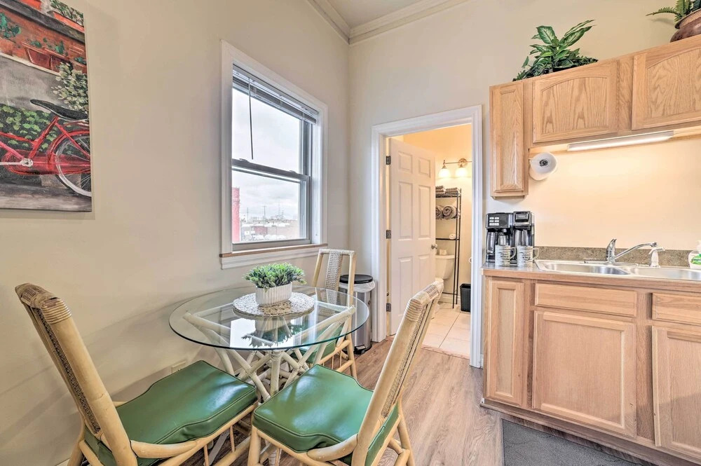 Downtown Loft Apartment, Steps to Riverfront!