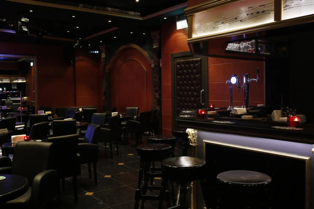 Broadway Hotel