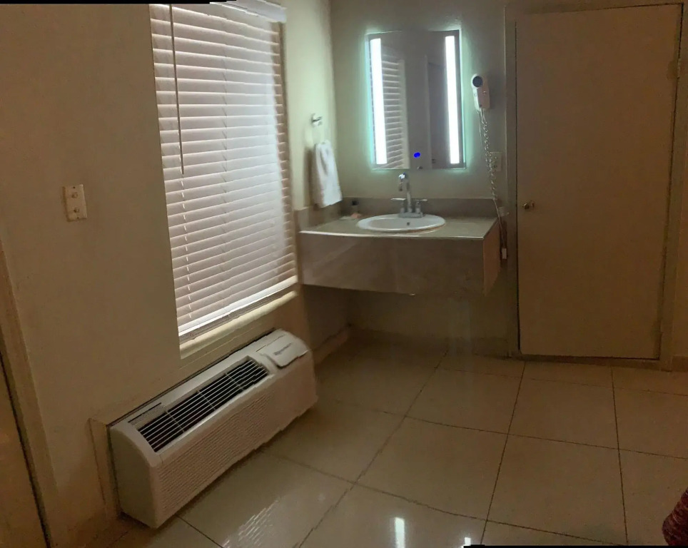 HOTEL PLAZA RIVIERA