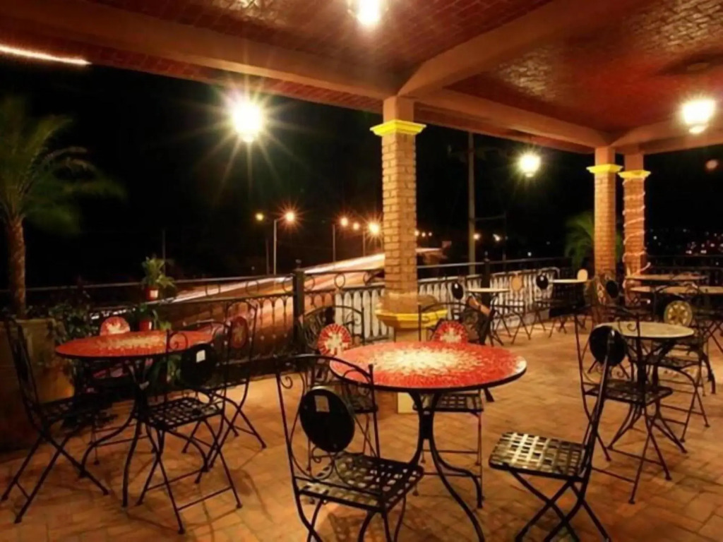River Side Hotel