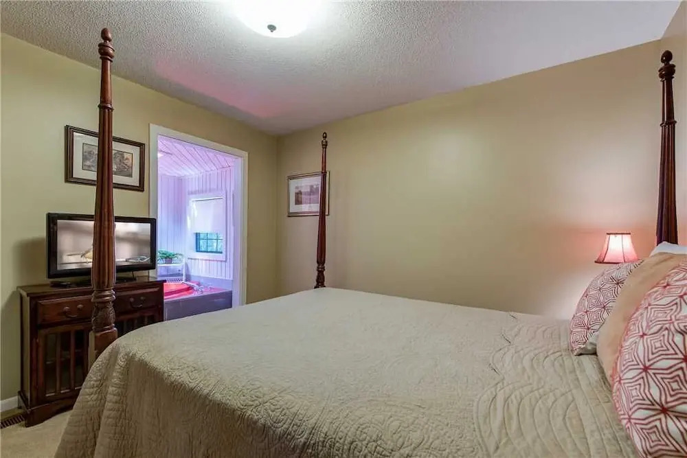 Believe, 2 Bedrooms, Pool Access, WiFi, Hot Tub, Pet Friendly, Sleeps 6