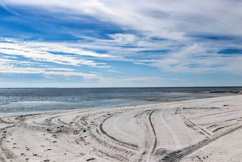 Beachside Getaway - Walk to Gulf, Pier & Casino!