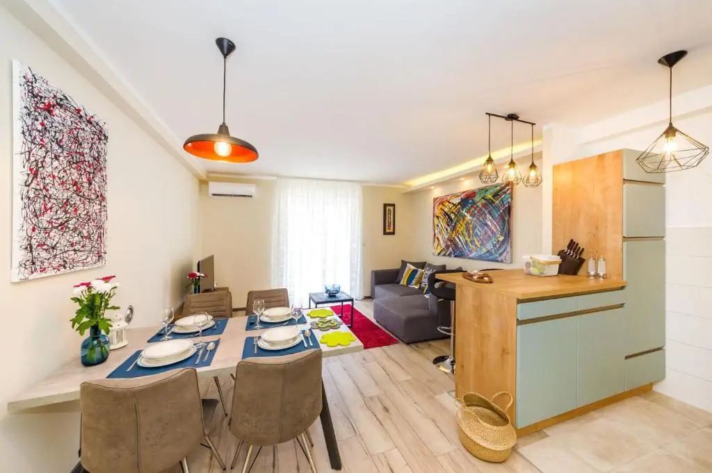 Ema 2Br Apt. In Old Town Centre