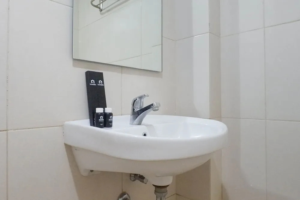 Comfy and Nice Studio at Orchard Supermall Mansion Apartment By Travelio
