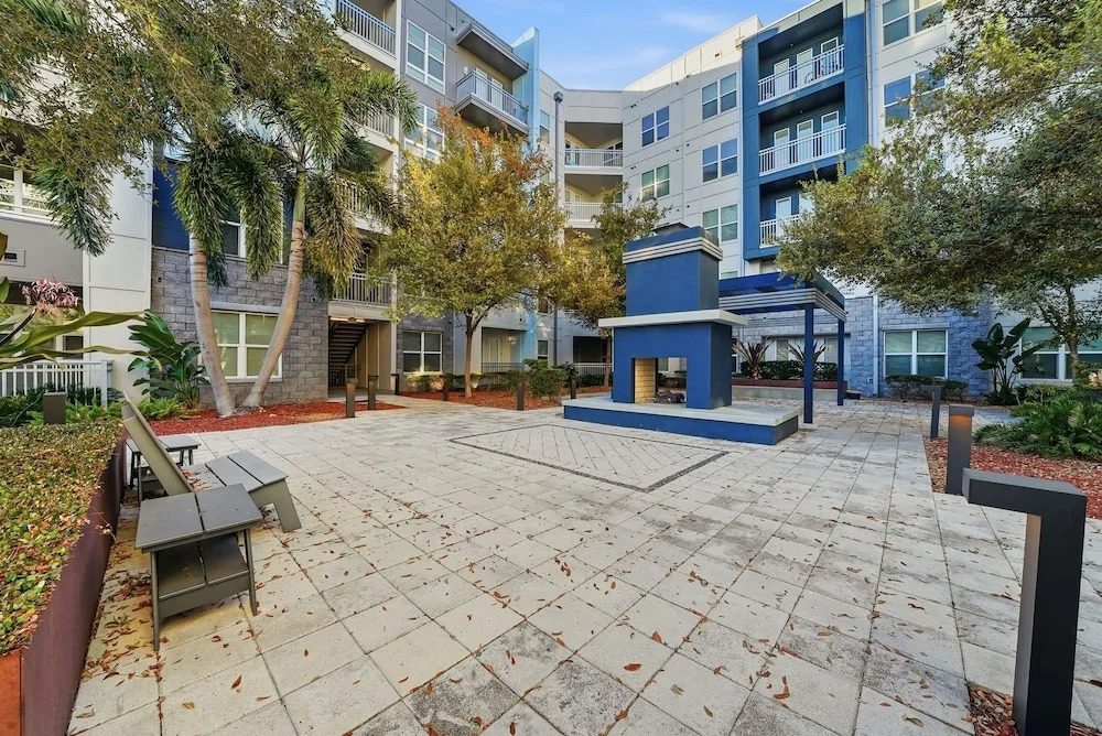 Modern 2BR w Pool Pet-friendly Unit 21