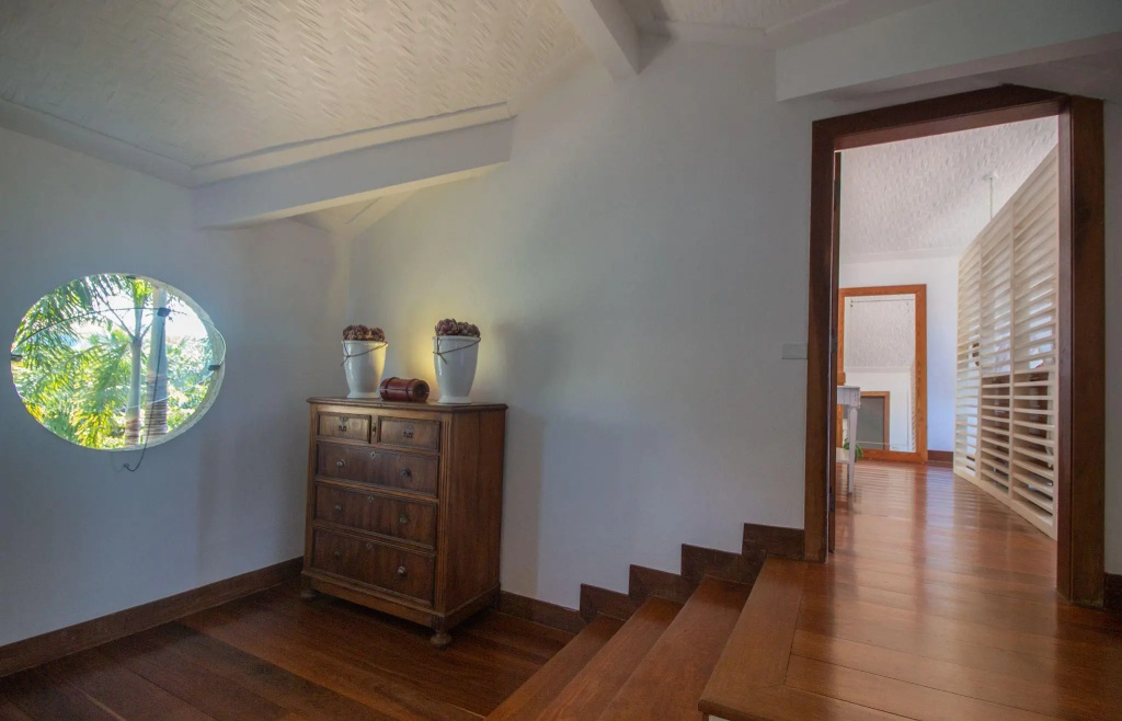 Mansão Imponente com Seis Suítes a 1min das Areias Praia da Ferradura Por Luxury Rentals