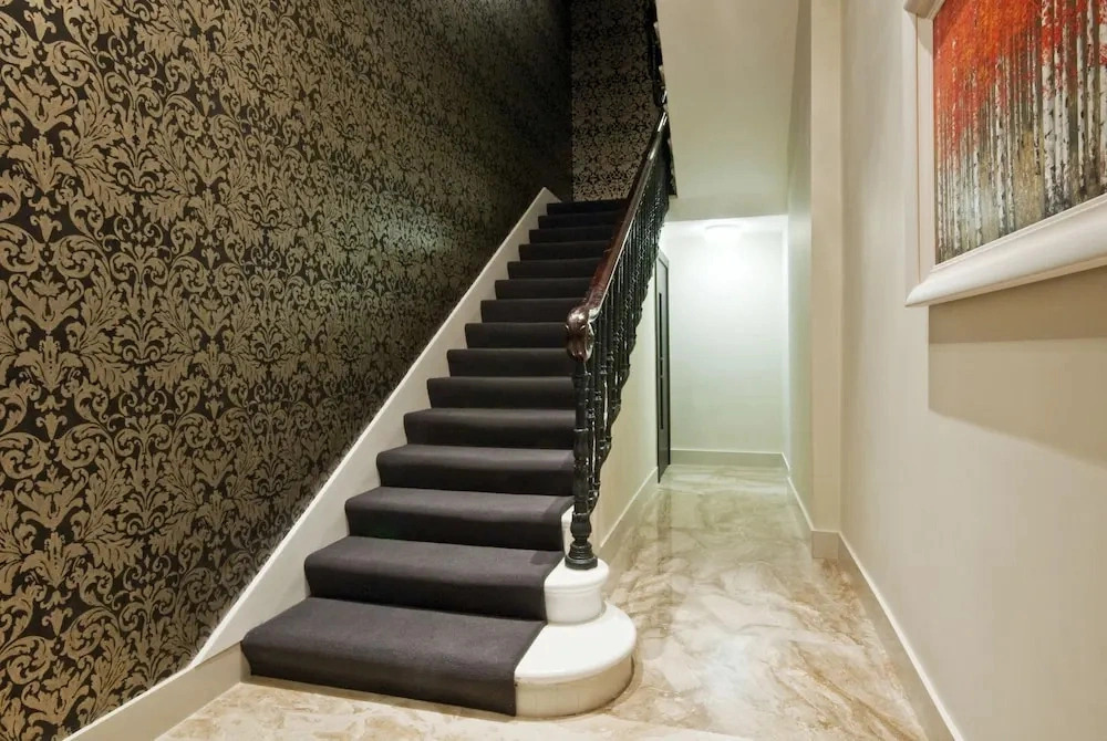 One Thirty Queensgate
