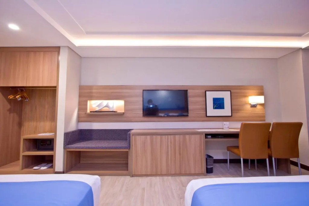 Crown Regency Hotel Makati