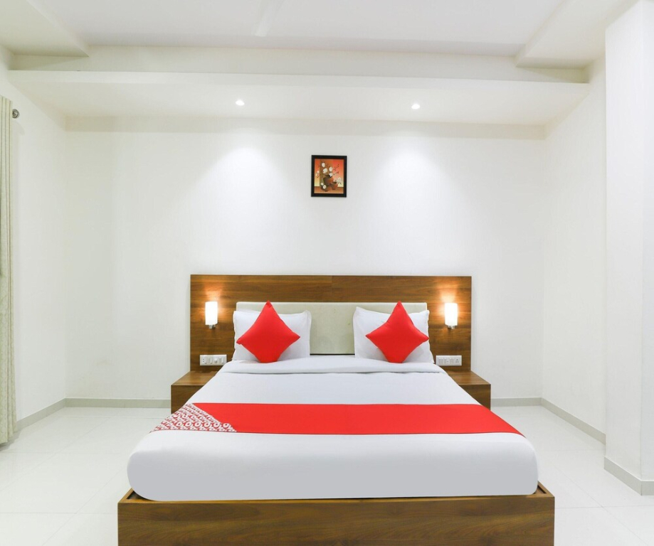 Hotel O Iskcon Temple Navasari
