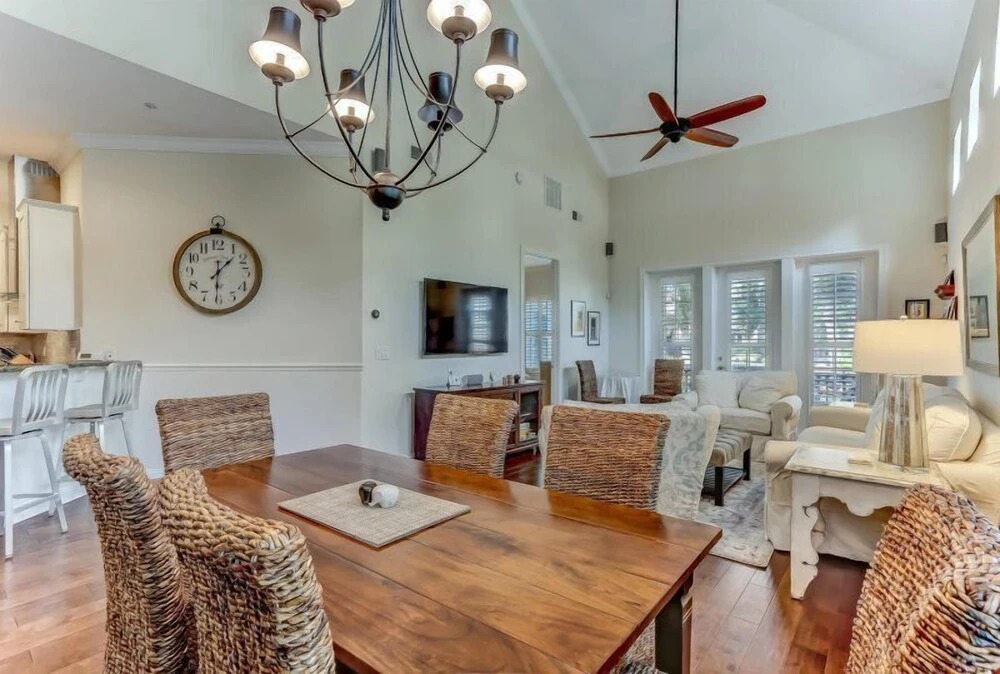2106 Summerwoods