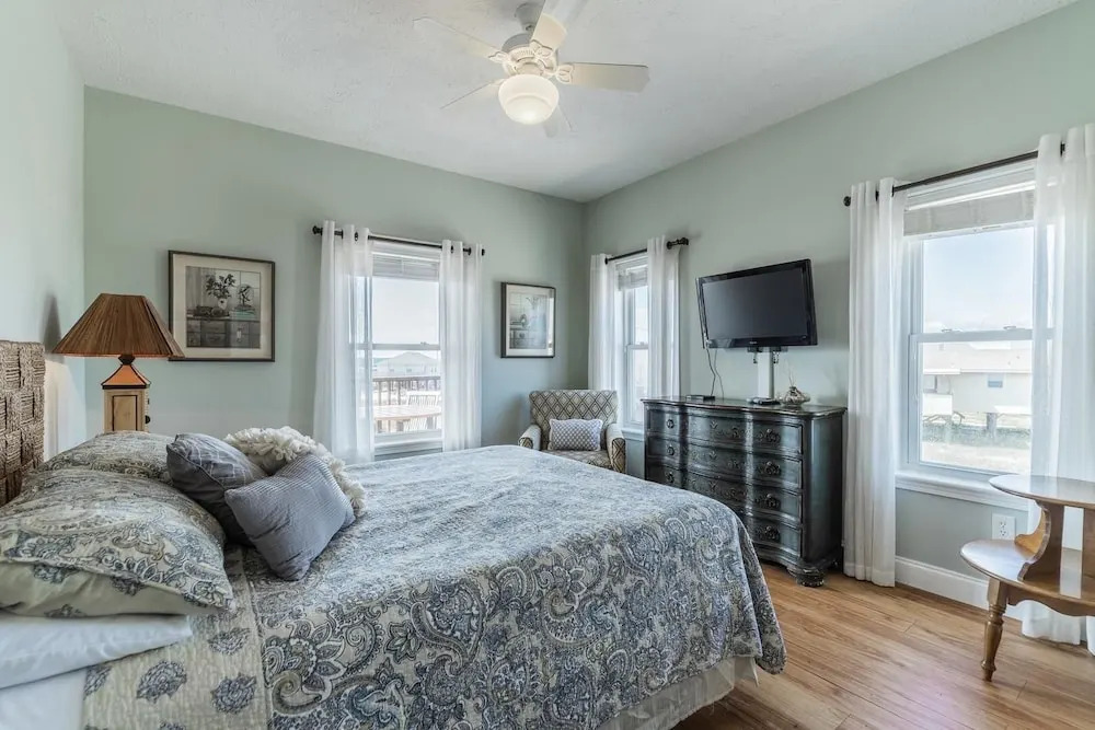 011 Chill Out Dauphin 4 Bedroom Home