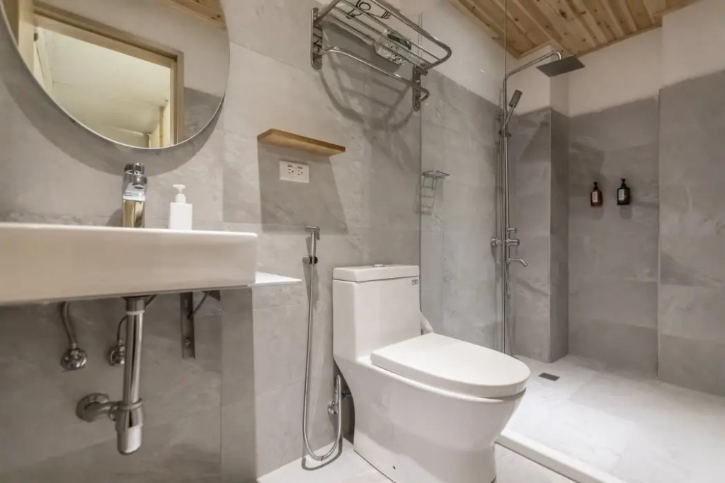 Tiin Tinn - Rivershore B&B