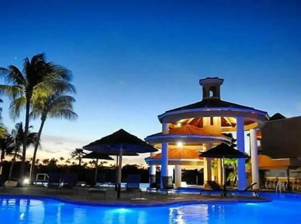 Tropical Digs