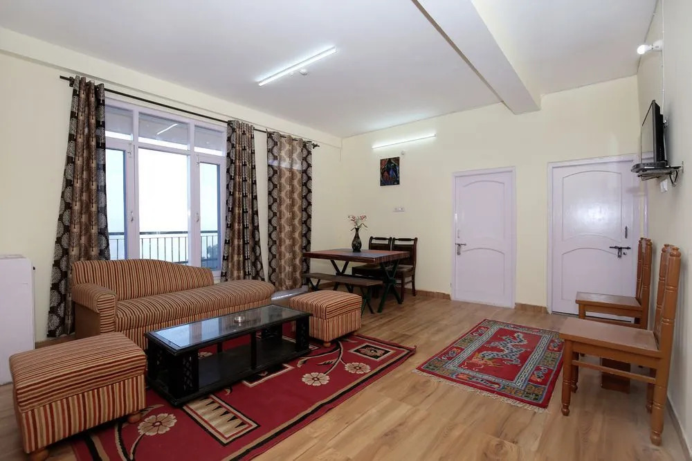 OYO 10165 Home 2BHK Snow View Apartment