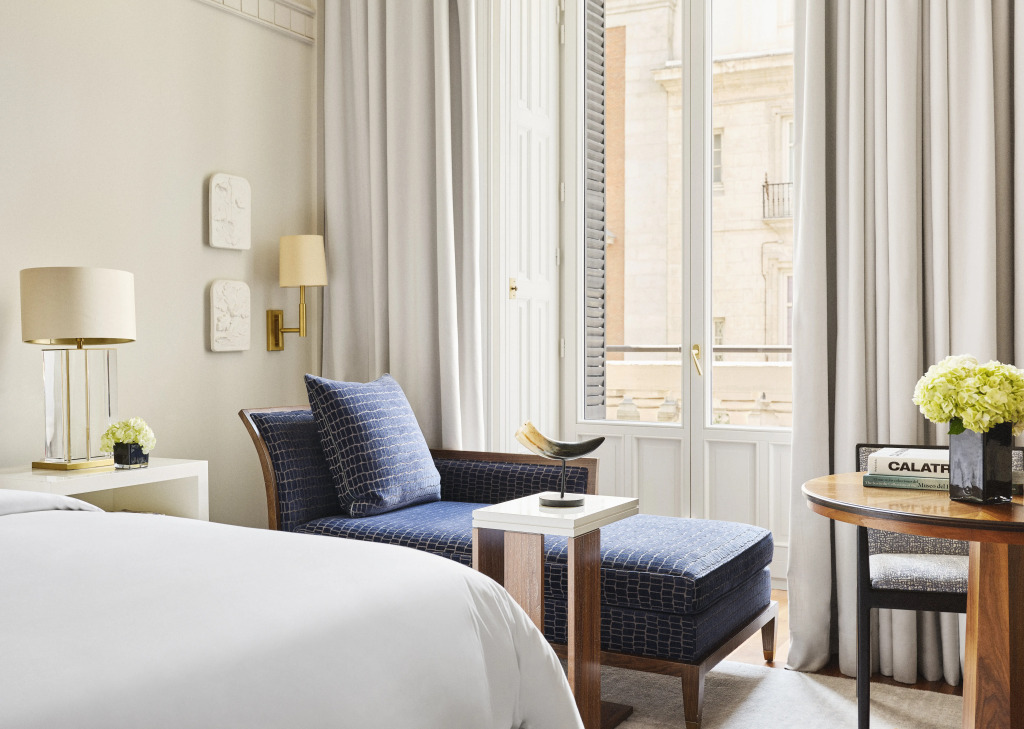 Отель Four Seasons Hotel Madrid