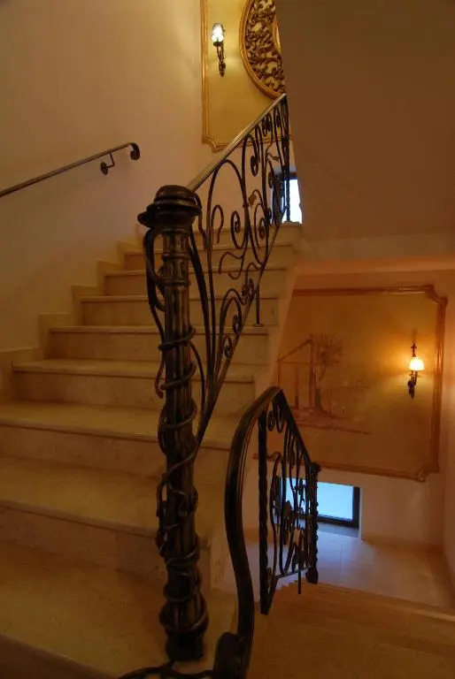 Alseides, The Home Experience