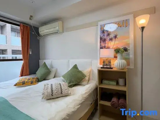 Shinjuku Yotsuya Sanchome Station 7-minute walk Hawaiian Double Bed Charm Room 1R