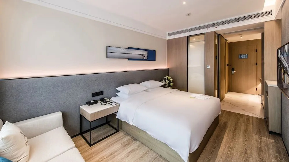 Zhangjiagang Suning Auraya Hotel