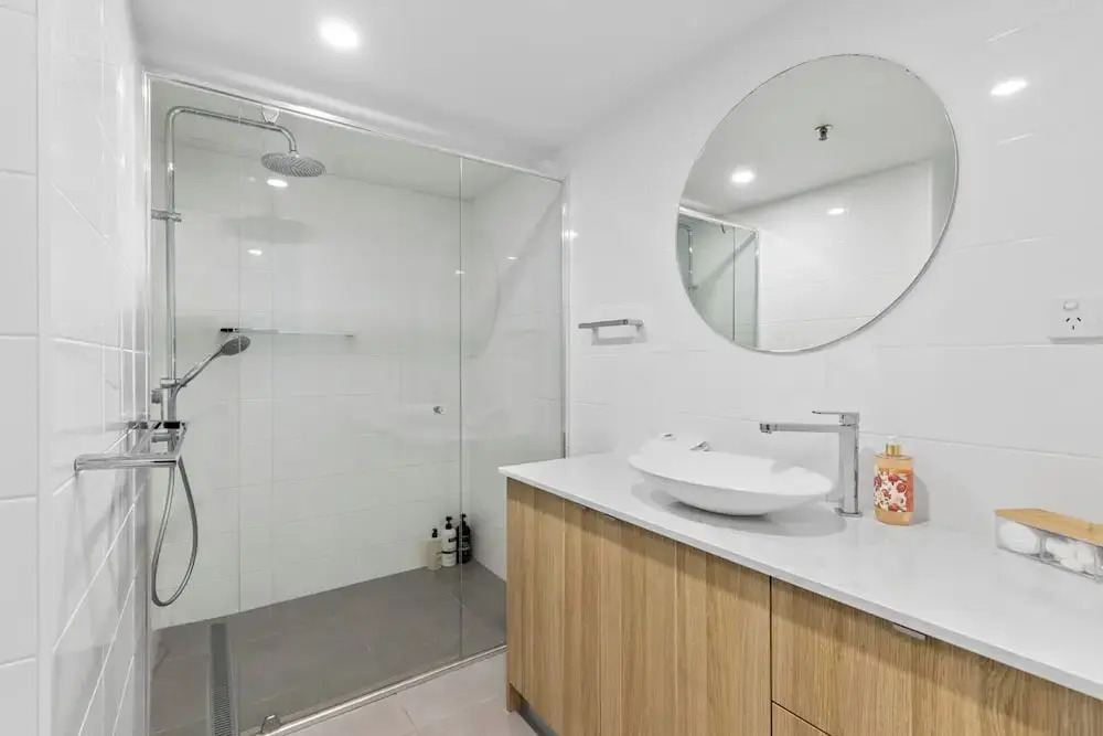 Burleigh Headland 2 Bedroom Stay, just a stones throw from the beach!